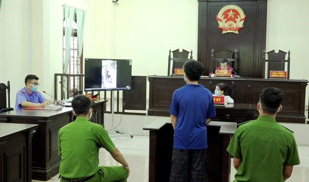 Bàn về giải quyết vấn đề dân sự trong vụ án hình sự